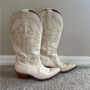 Tecovas Annie Boots in Bone - size 9 women’s